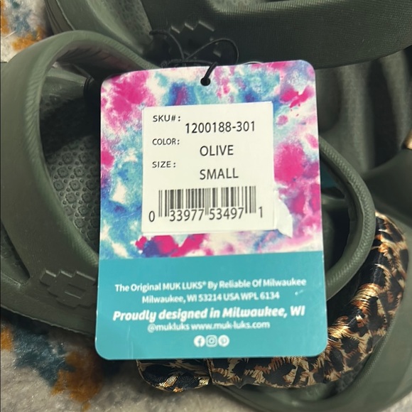 NWT Muk Luks Green and Leopard Print Sandals - Picture 4 of 5